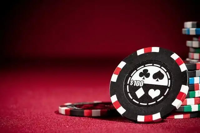 shwe app Live Casino ဂိမ်း Roulette wheel spin dealer ကစားနေသောပုံ