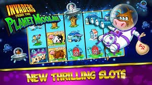 shwe app တိုက်ရိုက်ကာစီနို real dealer နှင့် live baccarat ဂိမ်းကစားနေသောပုံ